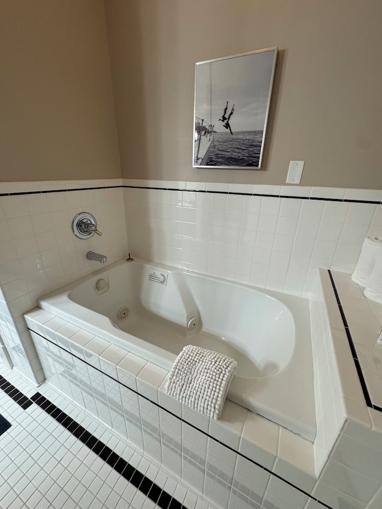 Jetted tub