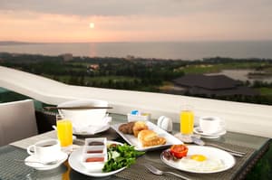 thumbnail: Outdoor dining
