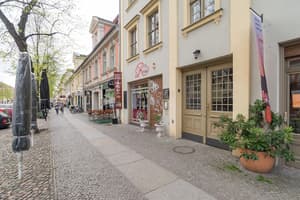 thumbnail: Courtyard