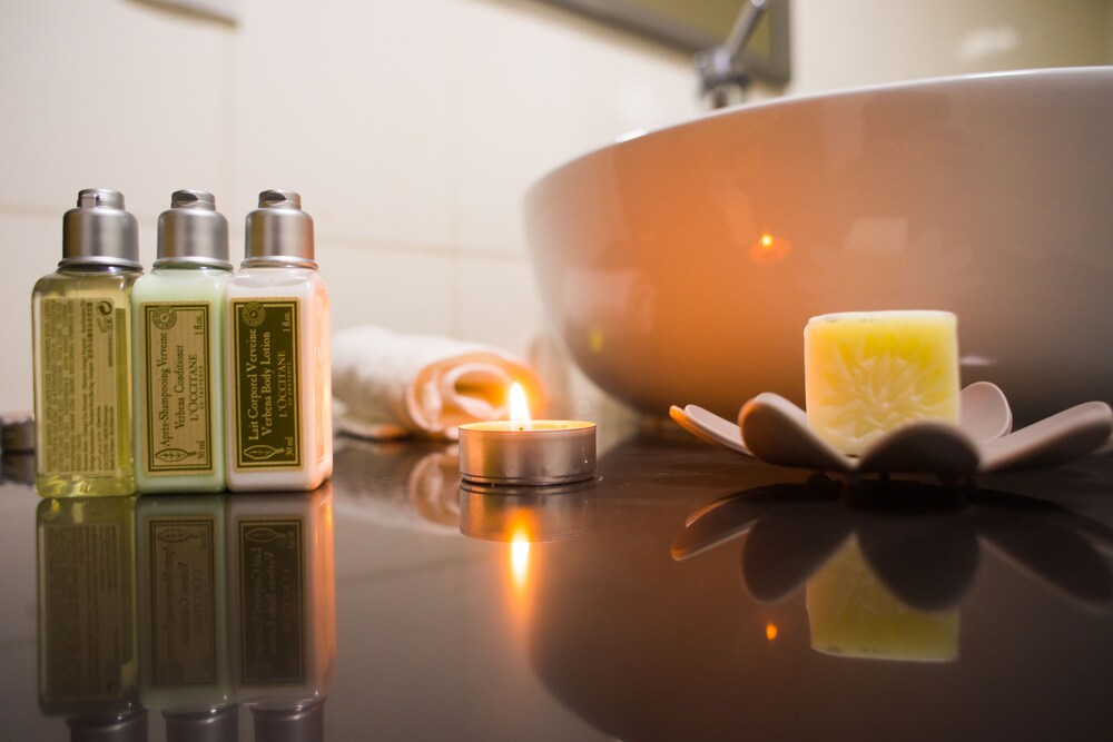 Bathroom amenities