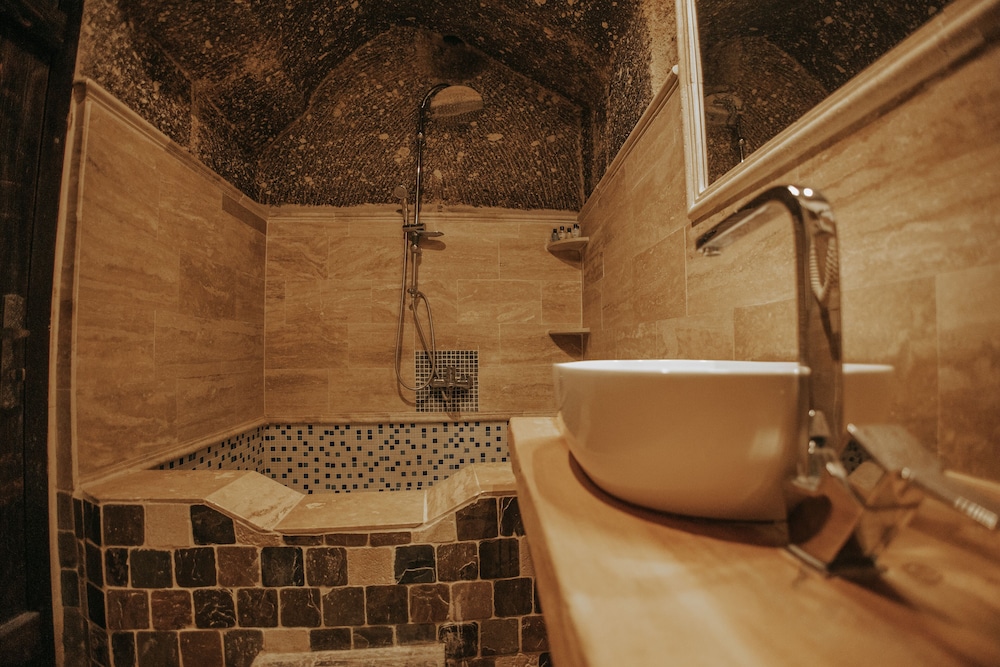 Deep soaking bathtub