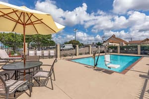 thumbnail: Outdoor pool