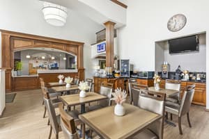 thumbnail: Breakfast area
