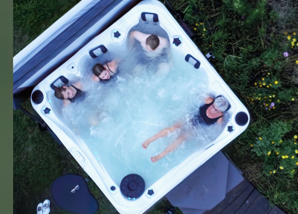 Private spa tub