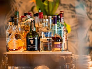 thumbnail: Bar (on property)