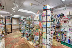 thumbnail: Gift shop