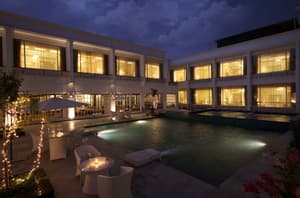 thumbnail: Exterior detail