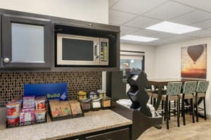 thumbnail: Breakfast area