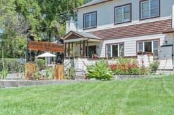 Cinnamon Bear Creekside Inn