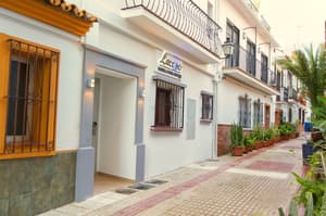 thumbnail: Property entrance