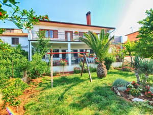 thumbnail: Front of property