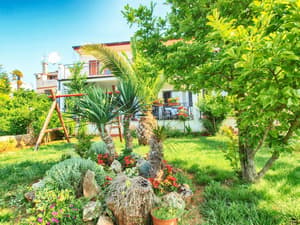 thumbnail: Property grounds