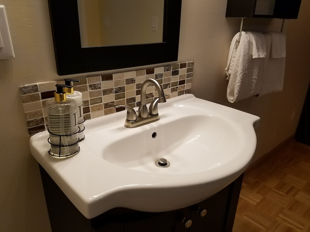 Bathroom sink