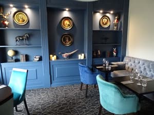 thumbnail: Bar (on property)