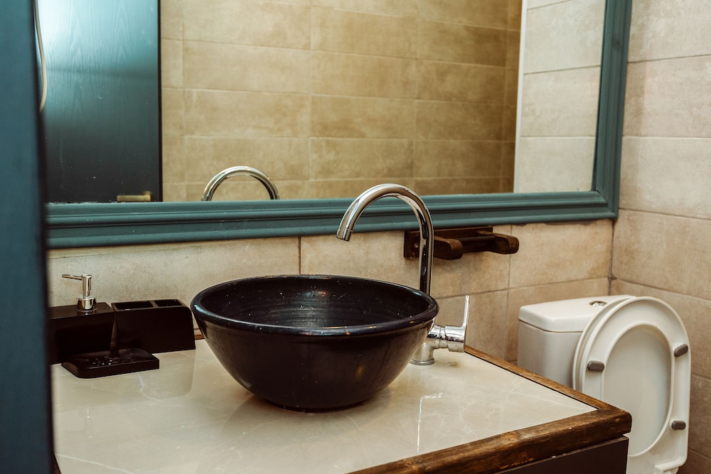 Bathroom sink