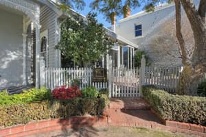 thumbnail: Front of property