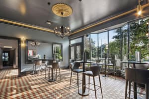 thumbnail: Bar (on property)