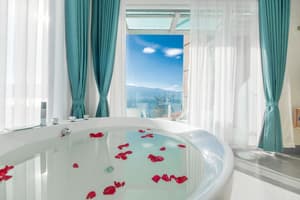 thumbnail: Bathroom amenities