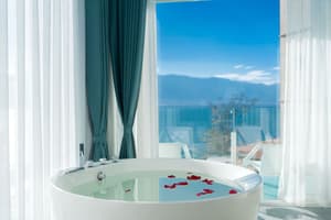 thumbnail: Bathroom amenities