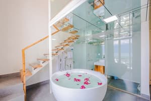 thumbnail: Deep soaking bathtub
