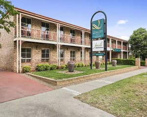 thumbnail: Front of property
