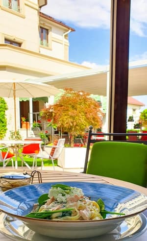thumbnail: Restaurant