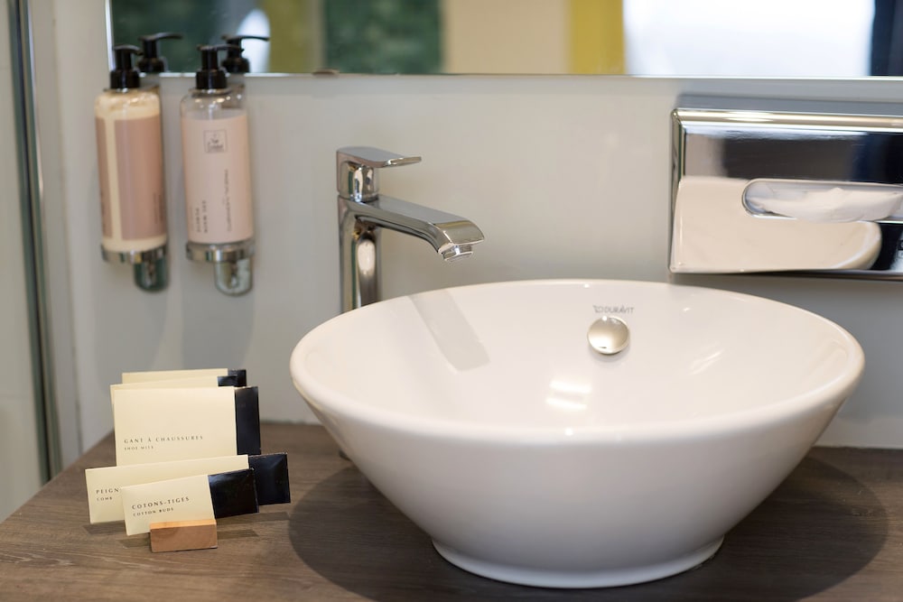 Bathroom sink