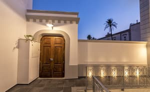 thumbnail: Property entrance