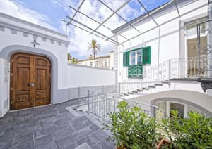 thumbnail: Property entrance
