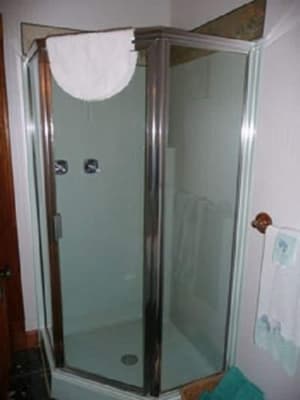 thumbnail: Bathroom shower