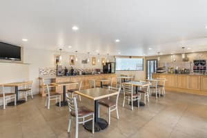 thumbnail: Breakfast area