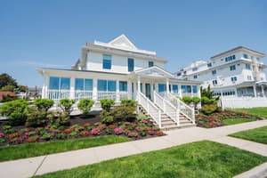 thumbnail: Front of property