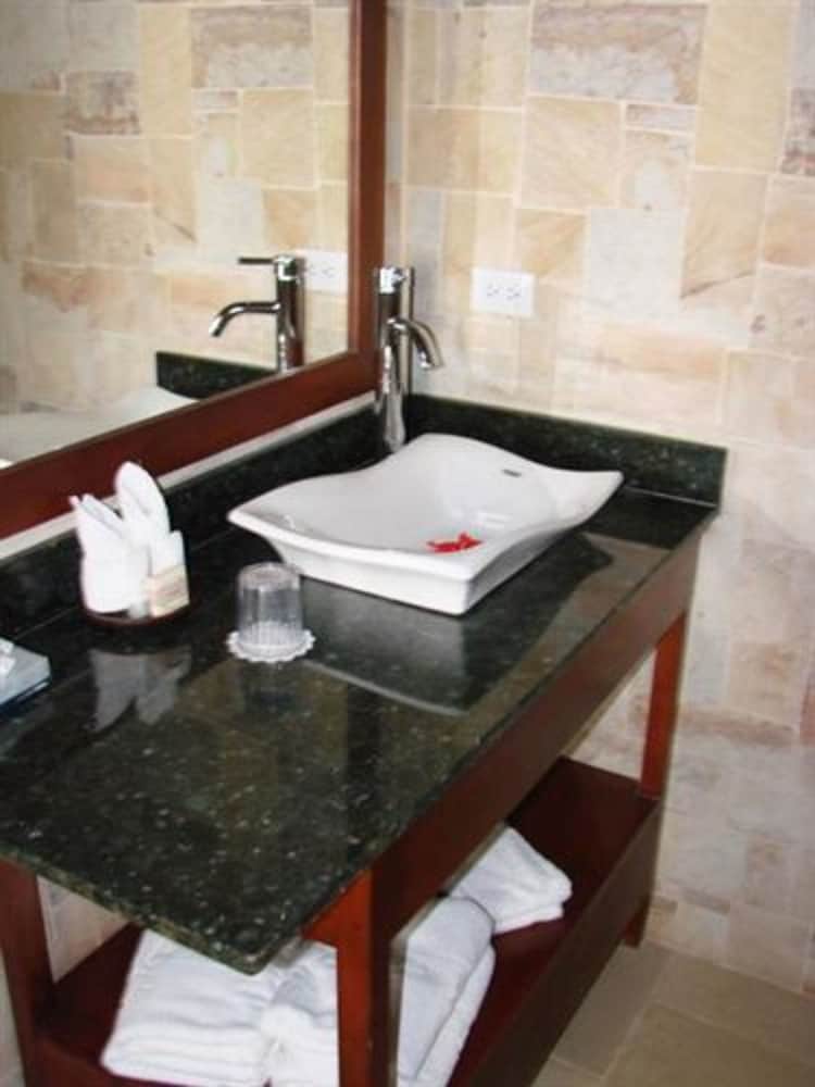 Bathroom sink