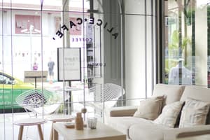 thumbnail: Lobby sitting area