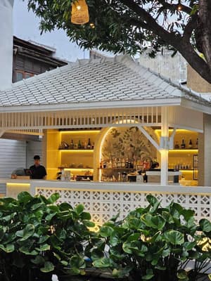 thumbnail: Bar (on property)