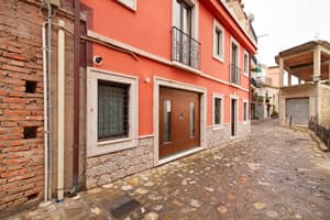 thumbnail: Exterior