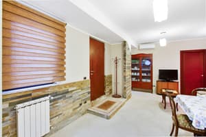 thumbnail: Interior entrance