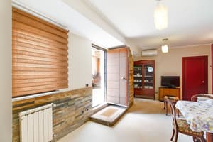 thumbnail: Interior entrance