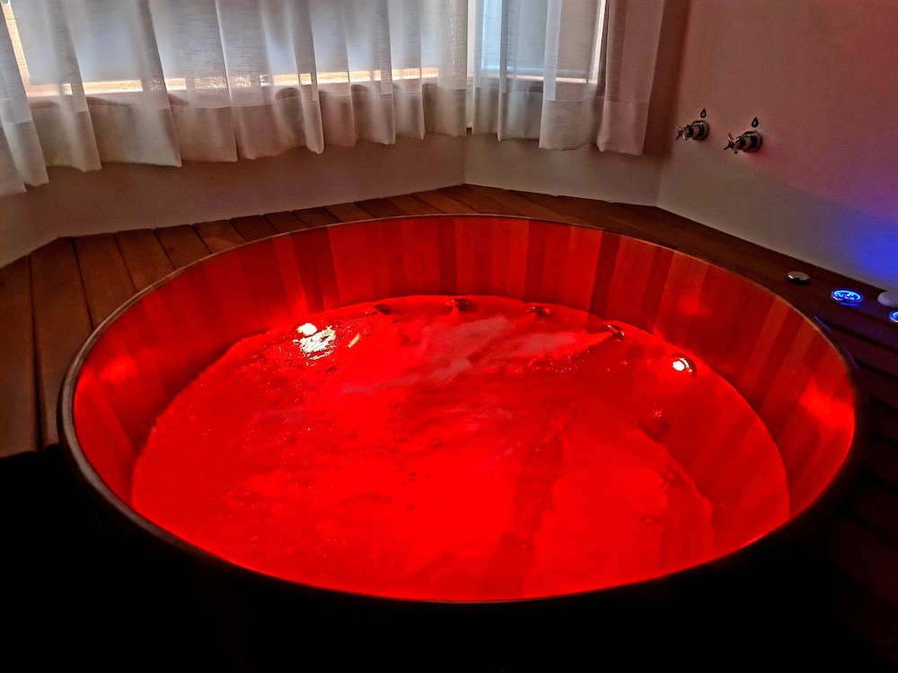 Private spa tub
