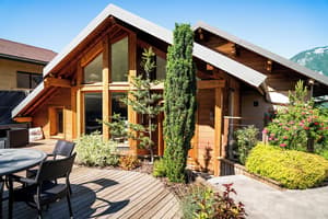 thumbnail: Front of property