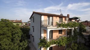 thumbnail: Front of property