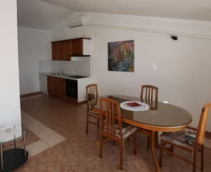 thumbnail: In-room dining