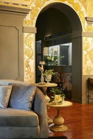 thumbnail: Lobby sitting area
