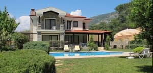 thumbnail: Front of property