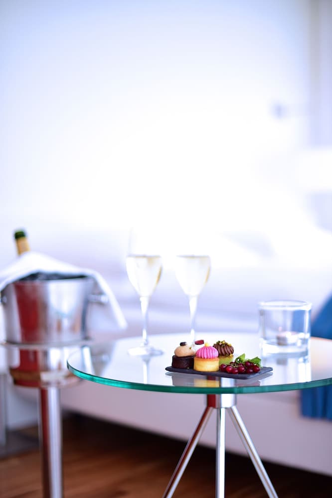 Room service - dining