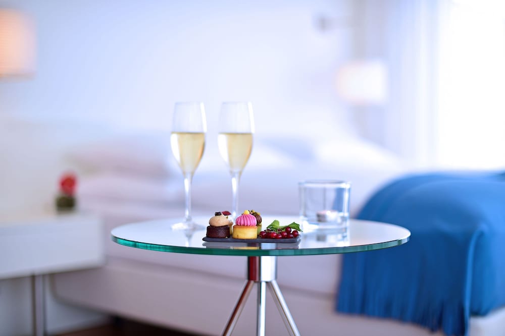 Room service - dining