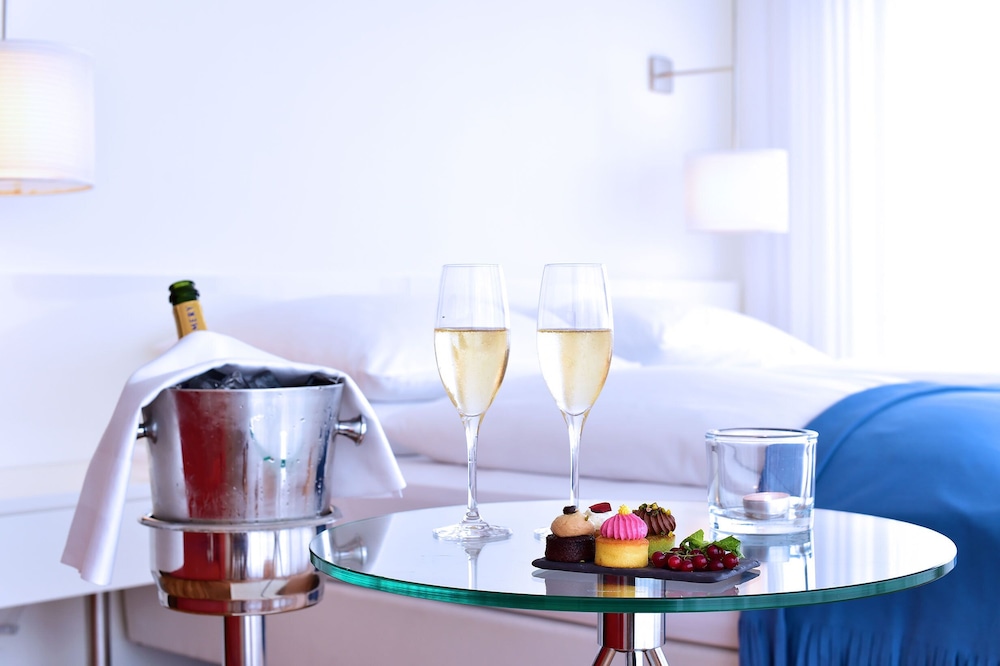 Room service - dining