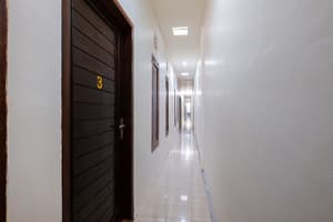 thumbnail: Hallway