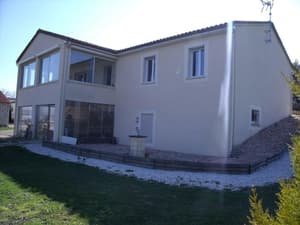 thumbnail: Front of property