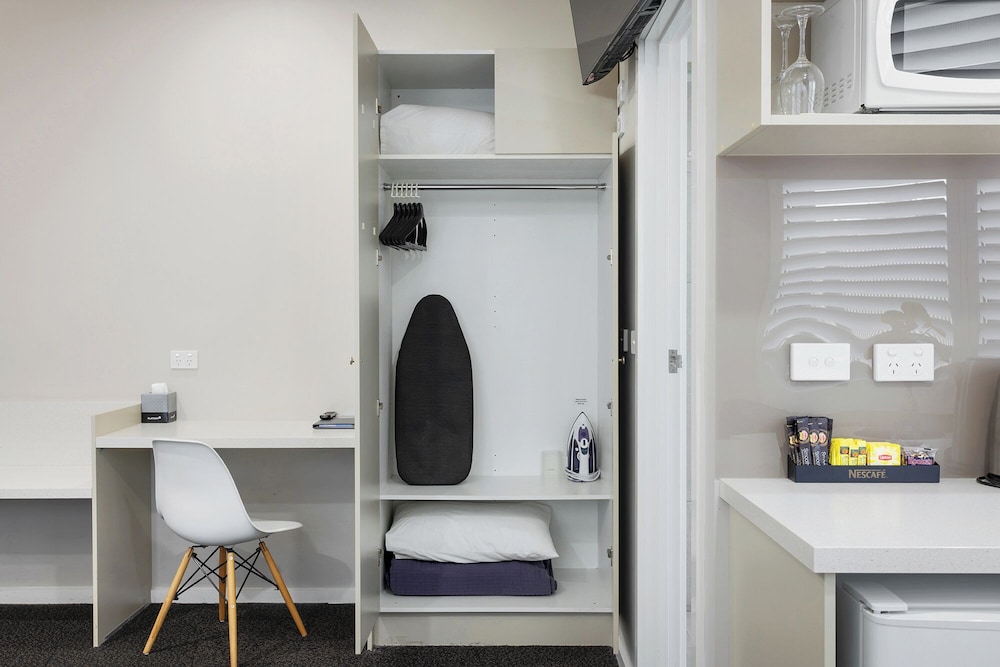 Iron/ironing board